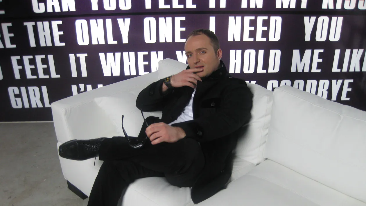 Detaliul pe care Costi sigur nu-l stie despre noua lui iubita! Nu o sa-ti vina sa crezi!