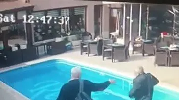 Filmarea zilei! Un inspector ANAF care făcea un control a căzut în piscină