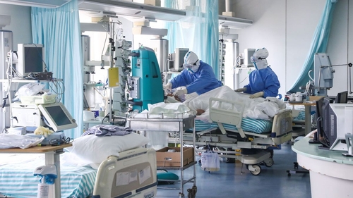 Se anunță explozie de cazuri la ATI în luna decembrie. Doctor în microbiologie moleculară: “Vor veni valurile 3 și 4”