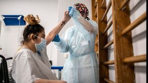 Ce a pățit o femeie de 28 de ani e greu de imaginat! Nu a crezut că se poate infecta dar după 69 de zile de comă a căzut cerul pe ea: ”Uitați unde sunt acum!”