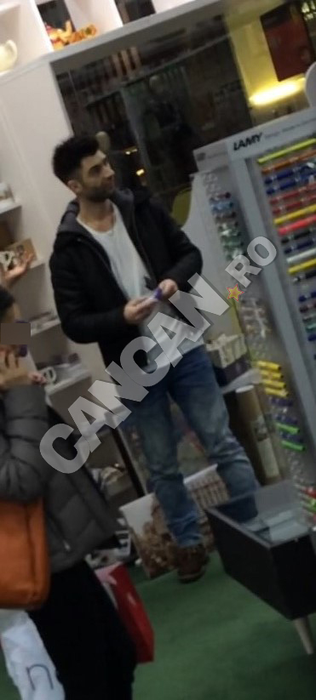 În timp ce ea alăpta fetiţa în parcare, el…Jojo l-a însărcinat pe Paul Ipate!