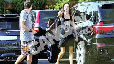 Teodora Stoica si Marius Turcu se distreaza pe litoral. S-a afisat cu o rochie infricosatoare la plaja