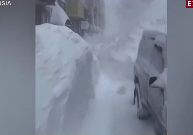 3 metri de zăpadă, după cel mai puternic viscol din ultimii 150 de ani în Rusia/ sursă foto: captură video