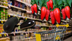 În august a început „vânătoarea” prețurilor în supermarketuri. Cât costă 1 kg de vinete sau ardei capia în Lidl, Mega Image sau Kaufland