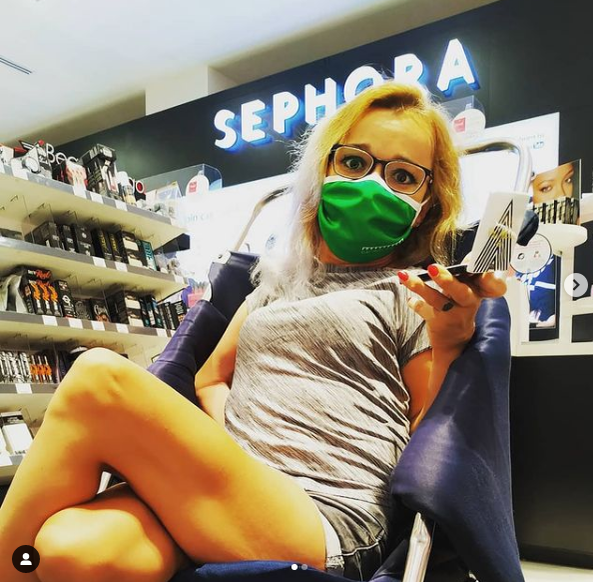 Carmen Vasilescu va sări, sâmbătă, cu parașuta, de la 3.000 de metri