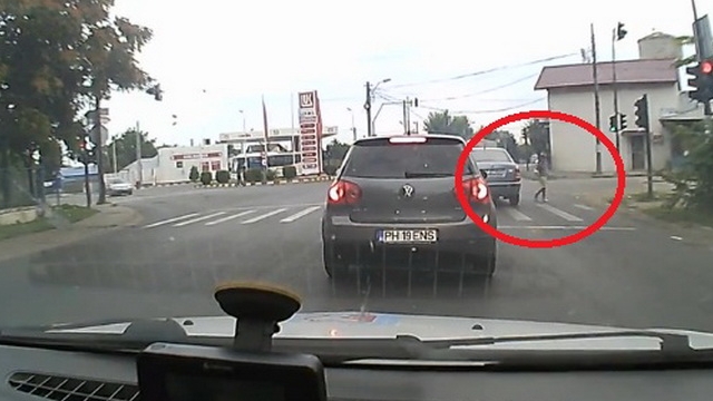 Se intampla in Romania: un pusti de 13 ani a furat o masina si a gonit prin oras mai ceva ca in GTA! VIDEO