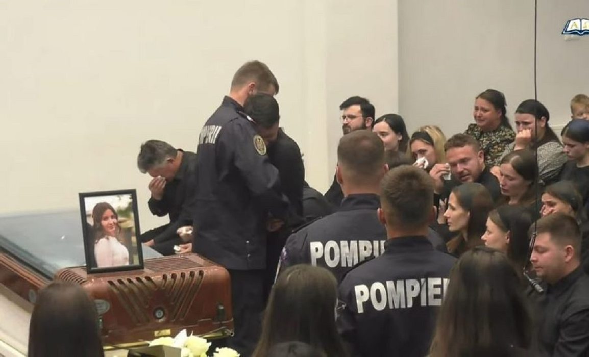 Bogdan,, soțul Biancăi, nu s-a desprins de sicriul fetei/ sursă foto: captură video