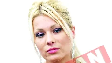 Simona Sensual a tras zece duble pentru o banana