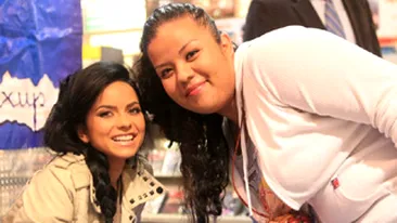 Uite-o pe Inna in Guadalajara! Oare n-a obosit sa faca 200 de poze in aceeasi pozitie?