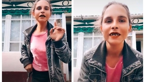 Cântă și dansează de zor pe manele, dar a rămas fără dinți! Cum arată acum Alexandra Bodi, „regina” ciorbei de salată. VIDEO