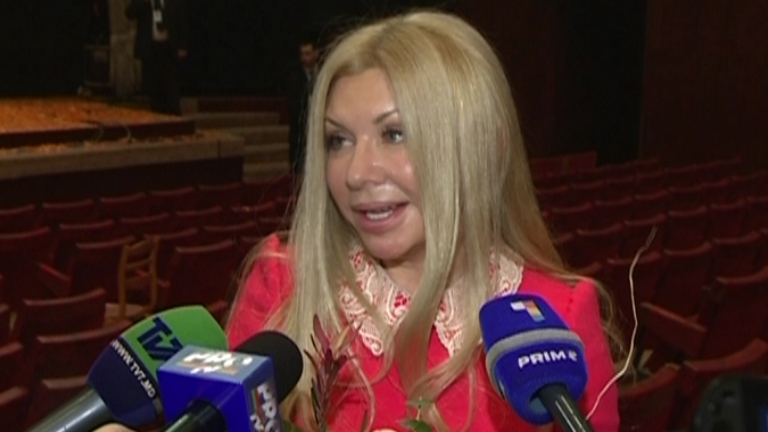 E super-sexy la 54 de ani, iti dai seama cum arata la 30? Imagini de senzatie cu evolutia mamei lui Dan Balan, tanti Ludmila!