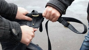IMAGINI HORROR! Bătrână de 95 de ani, desfigurată cu bâta pentru banii de pensie! Reacţia medicului: ”N-a mai apucat, că...”