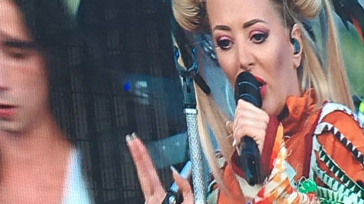 Adevărul despre poza în care DELIA apare alături de RIHANNA! Cântăreaţa a răbufnit