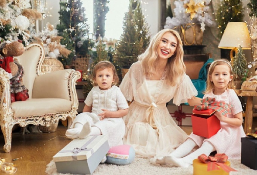 Andreea Bălan, tablou de familie, în mulțimea de cadouri