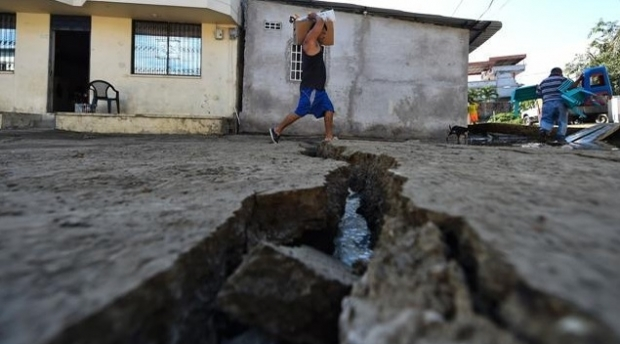IMAGINI CUTREMURĂTOARE! Sute de morţi şi răniţi în cutremurul din Ecuador