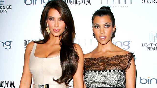 Fotografie inedită! Uite cum arătau Kim Kardashian şi sora sa atunci când erau mici! Spui că sunt gemene