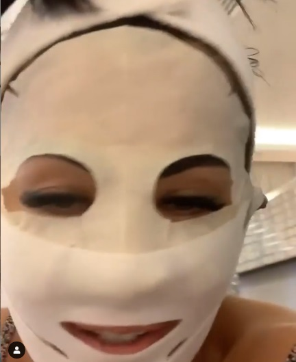 Oana Zăvoranu a răbufnit după ce a folosit o mască hidratantă pentru urechi: “Nicio baragladină! Stați acolo triste, proaste și neprihănite”