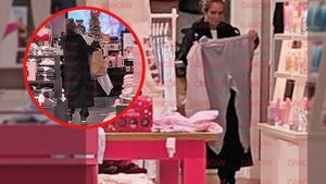 Diana Munteanu, singură, dar cu lenjerie sexy în sacoșe. Crăciunul se anunță fierbinte pentru vedeta de la „Neatza”