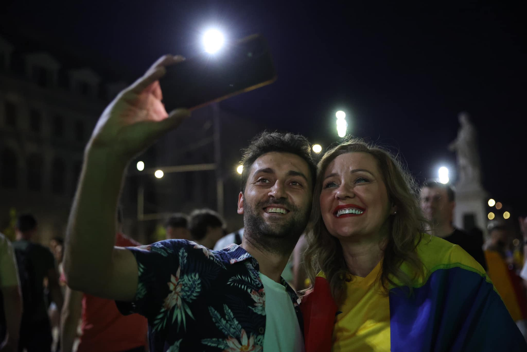 Elena Lascon, în Piața Universității (sursa FOTO: Facebook)