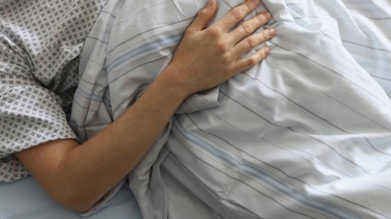 Dezvăluiri halucinante făcute de o pacientă infectată cu COVID-19, aflată în spital: ”Sunt pacientul care se tratează cu nimic?”