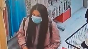 În plină pandemie, două femei din Bacău au fost prinse în timp ce furau sutiene, cu măști medicinale pe față