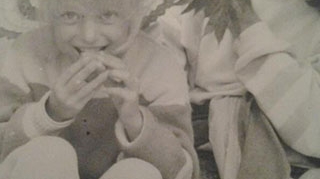 FOTO Amintiri din copilarie! Vezi cum arata Delia Matache la botez cu mama si nasii ei!