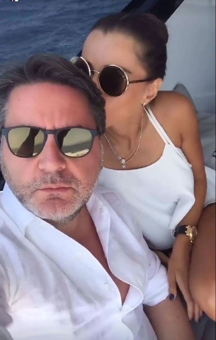 Aflată pe iacht, Oana Marica îl sărută pe Stefano Ricucci