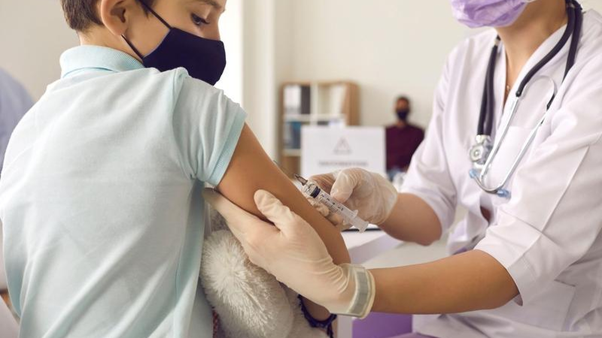 Prima tranșă de vaccinuri Pfizer pentru copii ajunge marți în România