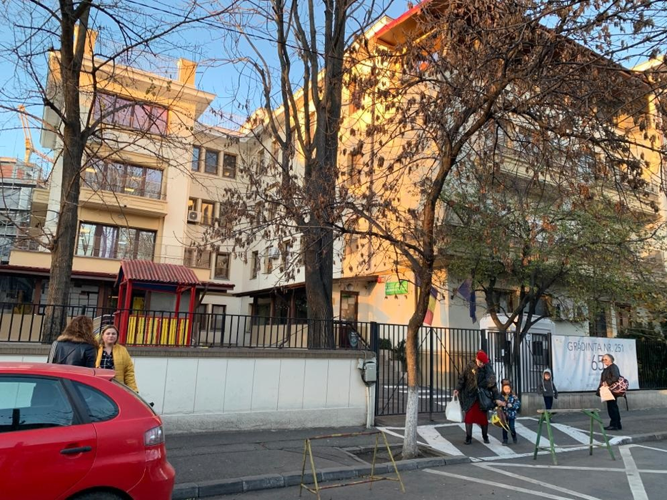Primăria Sectorului 1 este preocupată de sănătatea copiilor. Două saline de suprafață, amenajate în grădinițele publice din București