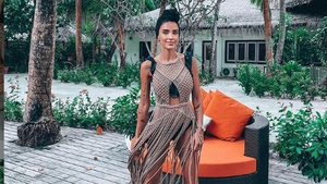 Adelina Pestrițu, clip de senzație pe plajă, în Maldive, dar un detaliu a dat-o de gol: ”Doamne, ți le-ai sluțit!” VIDEO