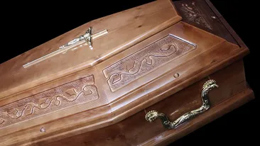 Alo, ambulanta? A inviat mortul. Clipe terifiante la un priveghi din Vrancea. Martorii sunt ingroziti