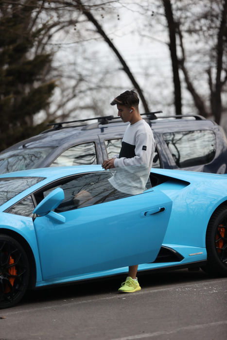 Sebastian Dobrincu și Lamborghini-ul său (Foto: CANCAN.RO)