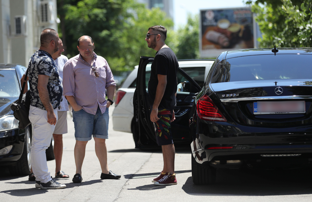 Fulgy al Clejanilor a picat examenul de BAC cu nişte note ruşinoase, dar a primit cadou de la părinţi un Mercedes în valoare de 100.000 de euro!