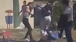 Anchetă la Vaslui, după ce două fete s-au bătut în curtea unui liceu. VIDEO