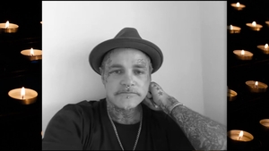 Shifty Shellshock, solistul trupei Crazy Town, a murit la 49 de ani
