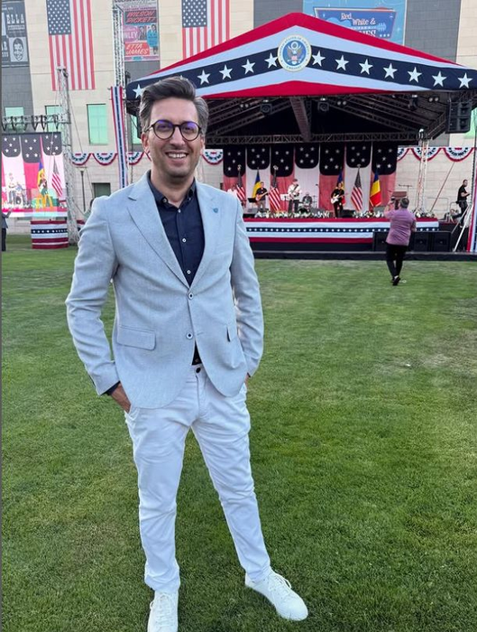 Știristul Pro TV, reguli drastice în familie : “Nu le mai dau foarte mulți bani extra” | EXCLUSIV