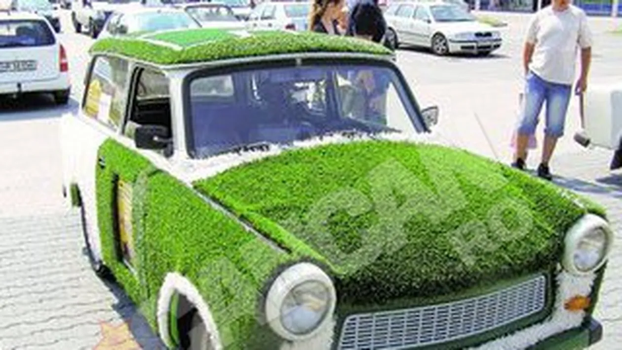 Trabant tunat cu iarba