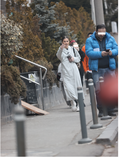 Theo Rose pare nemulțumită de ceva (Foto: CANCAN.RO)