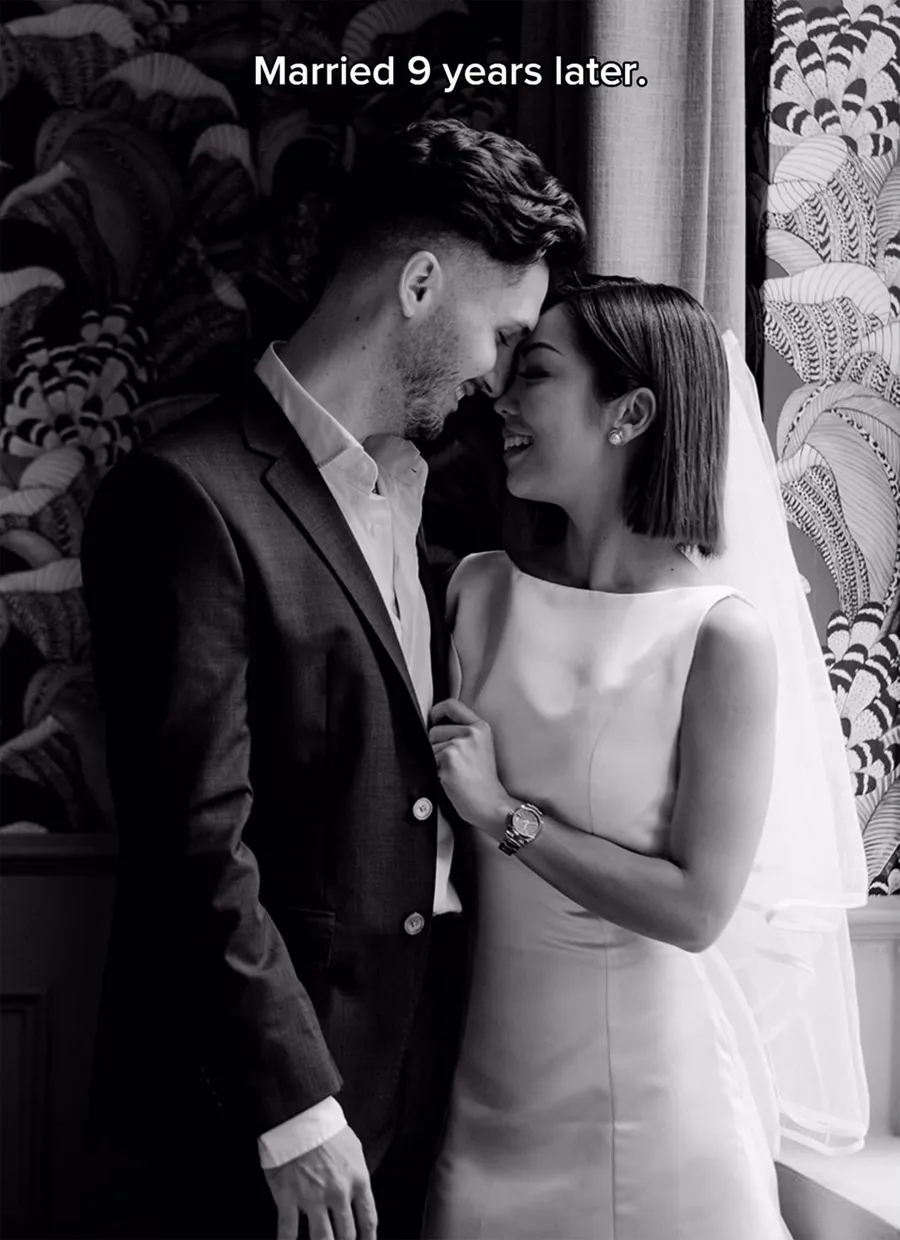 Tânăra din imagine și-a făcut acest selfie în octombrie 2012, dar un detaliu a fost observat abia acum 