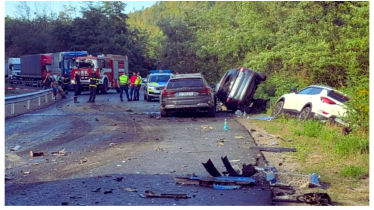 Doi români au murit într-un accident rutier grav din Bulgaria. Mașinile lor au fost spulberate de un camion