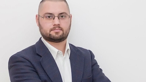 Elevi de liceu, tunşi la şcoală de profesoara de matematică! Un deputat a luat imediat atitudine