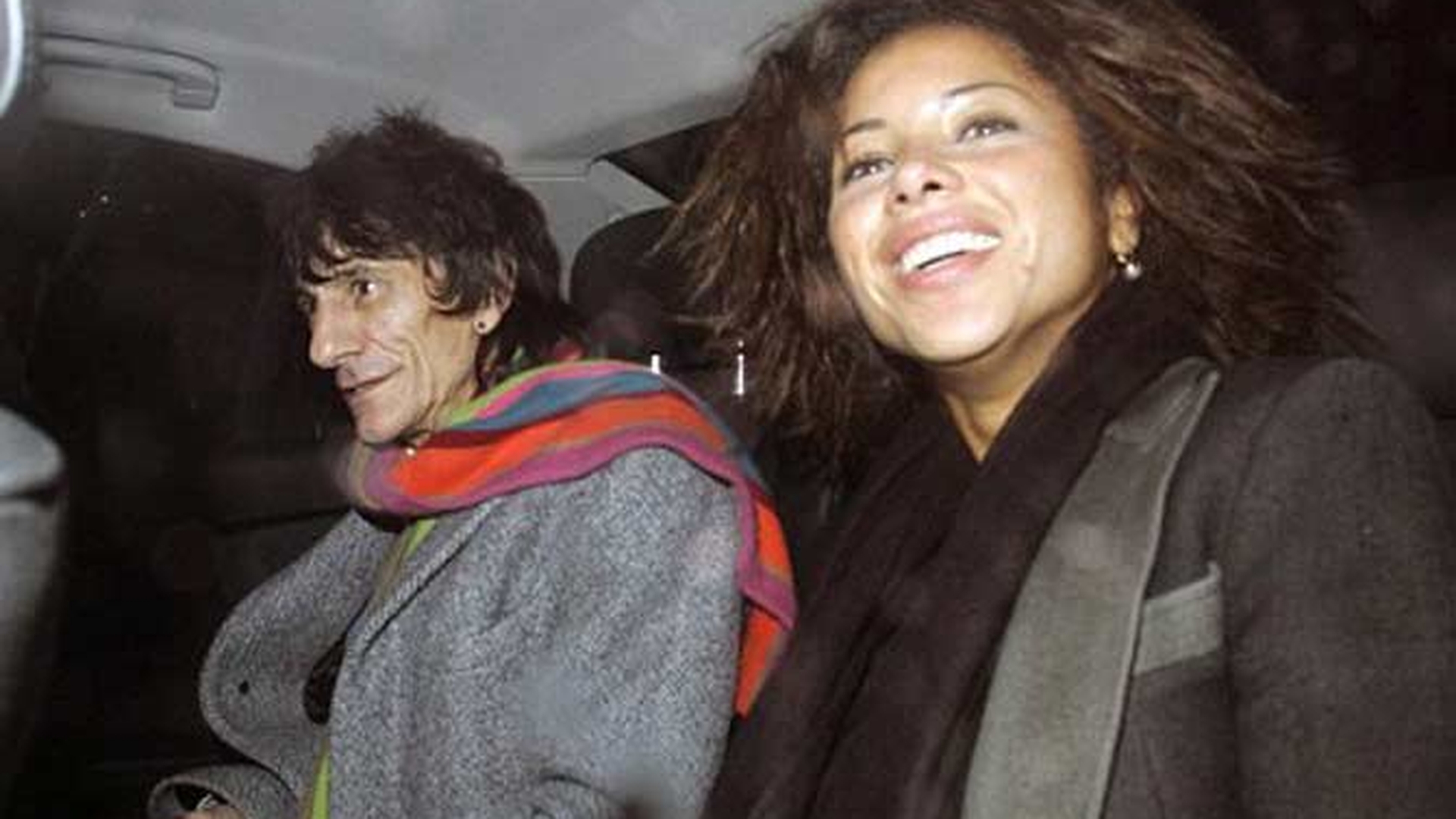 Ronnie Wood a sunat la 911: "Iubita mea ma bate!"