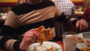 Cum arata barbatul care de 25 de ani mananca doar pizza: "Nu pot manca altceva. Iubesc pizza" Ce sfat i-au dat doctorii