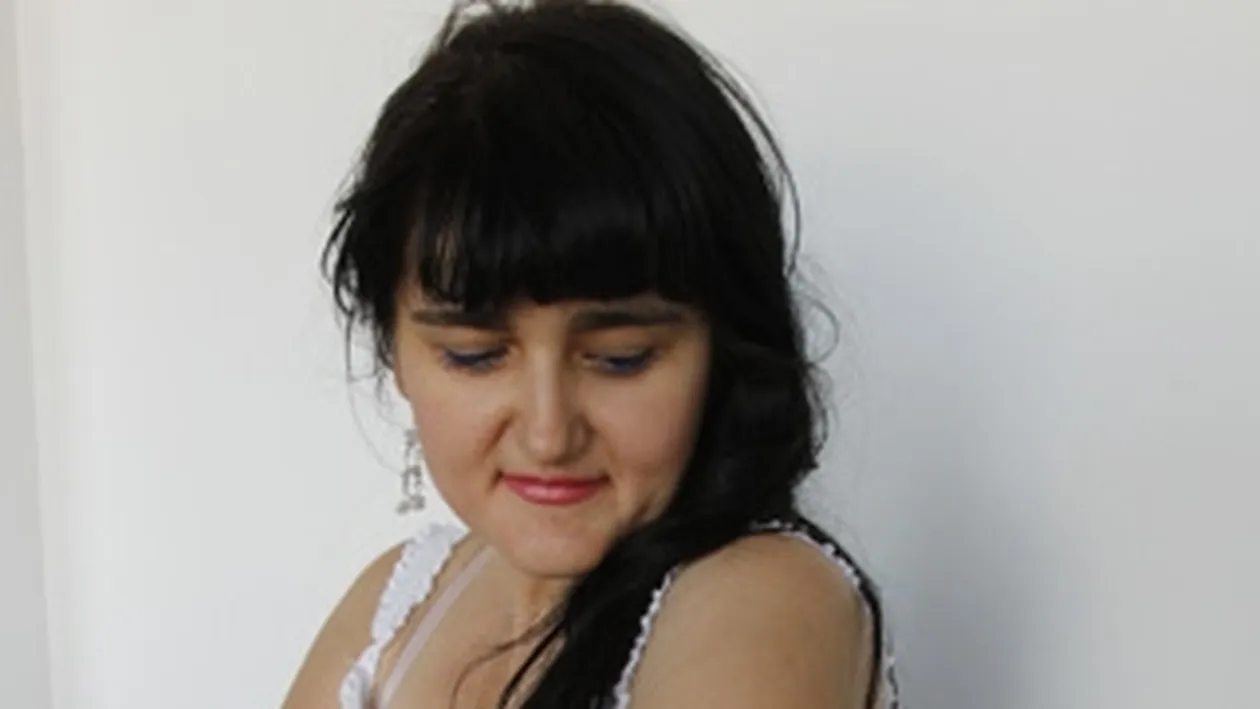 A dat-o in judecata pe sefa de la Madrigal si a castigat! Angajata Corului National care sustine ca a fost batuta de directoare a obtinut prima victorie in instanta!