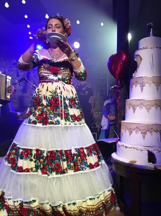 Rona Hartner s-a căsătorit ieri. A purtat o rochie de mireasa nemaivăzută. FOTO DE LA NUNTĂ