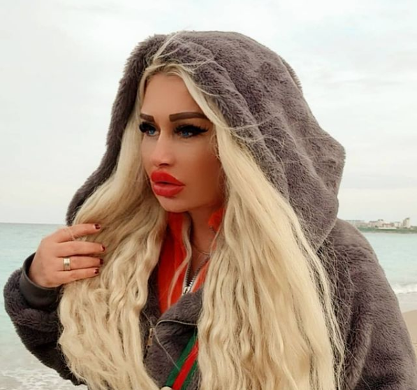 Lena Horvath a ajuns după gratii, fiind acuzată că a încheiat contracte false cu diferiți artiști