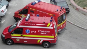 O tanara din Bistrita a supravietuit miraculos, dupa ce a cazut de la etajul 4 al unui bloc