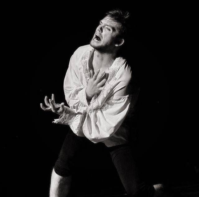 Marian Olteanu, pe scena teatrului (sursă foto: facebook)