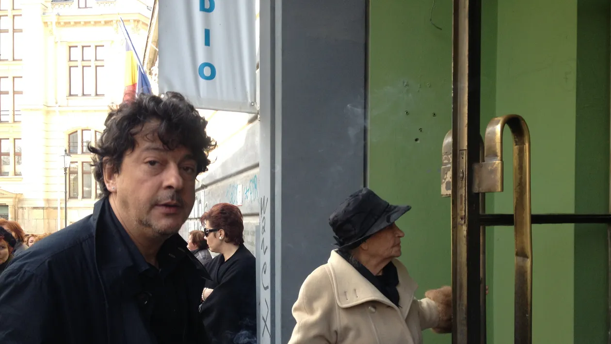 Ducu Darie si-a golit buzunarele pentru inmormantarea tatalui! A platit cu 7.000 de euro cinci preoti si o firma de pompe funebre