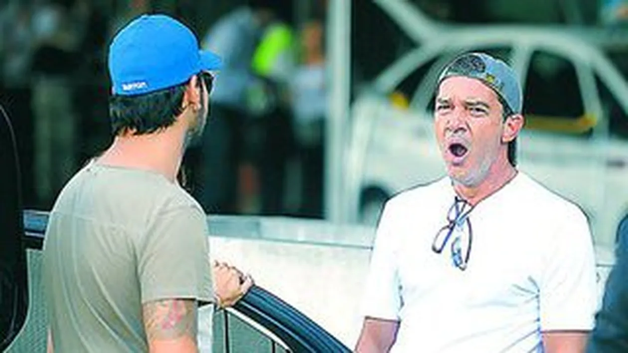 Banderas, plictisit de Longoria si iubitul ei